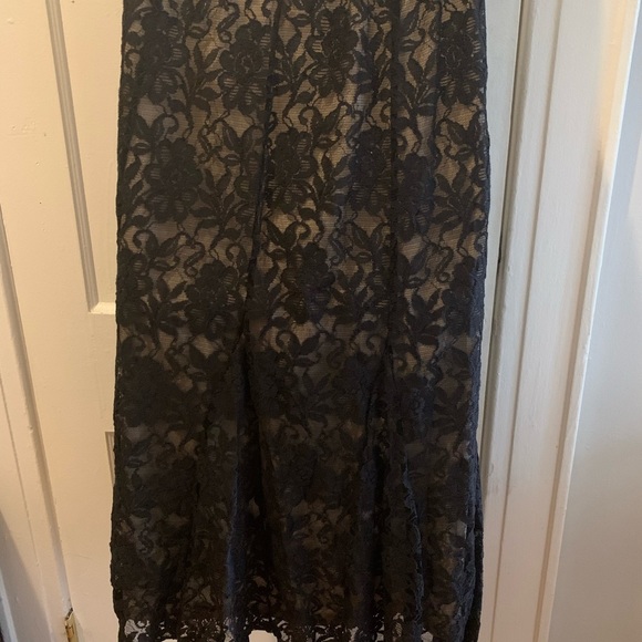 Beautiful Plus Size Black Lace Skirt - Picture 3 of 6